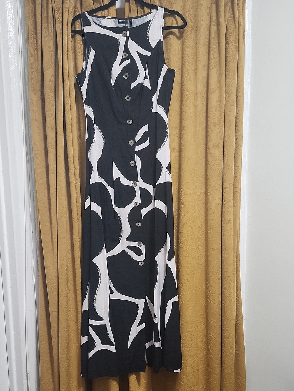 Size 2 Asos Sleeveless Black & White Button-Front Maxi Dress